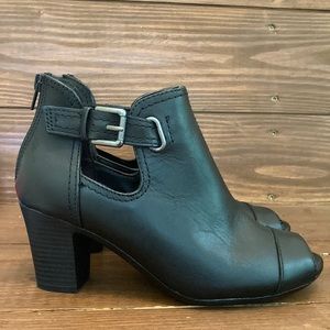 Earth Origins size 8.5 open toe booties black